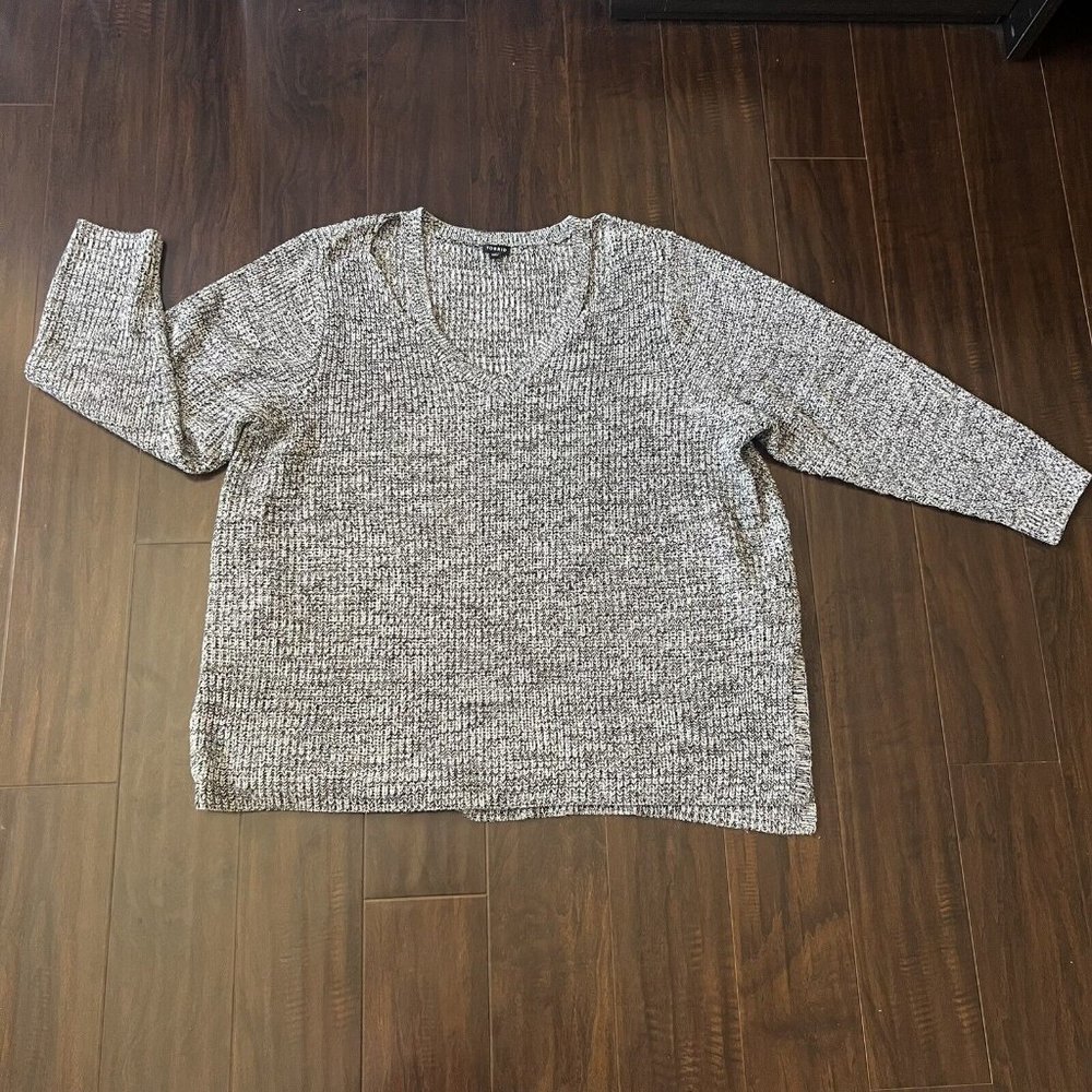 Torrid 5 Gray Cut Out V Neck Sweater